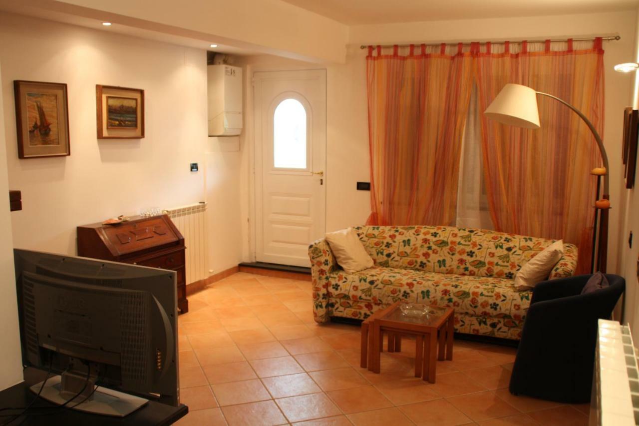 דירות מונליה Casa Elena מראה חיצוני תמונה